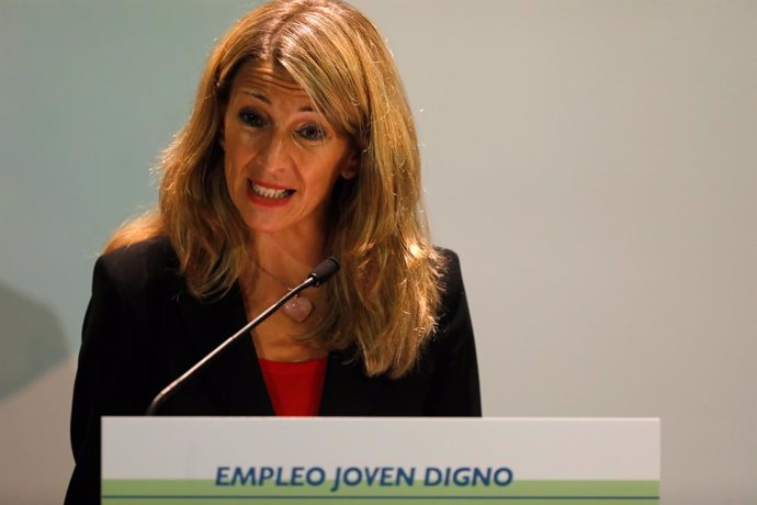 La vicepresidenta tercera del Gobierno, Yolanda Díaz, comparece  durante la firma de un convenio para mejorar las condiciones laborales de las personas jóvenes, a 5 de julio de 2021, en el Instituto de la Juventud, Madrid, (España). Esta firma, que form