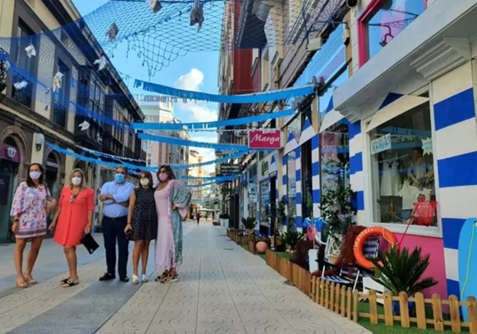 Archivo - Decoración de calles y comercios en la primera edición del concurso Escaparate Compartido