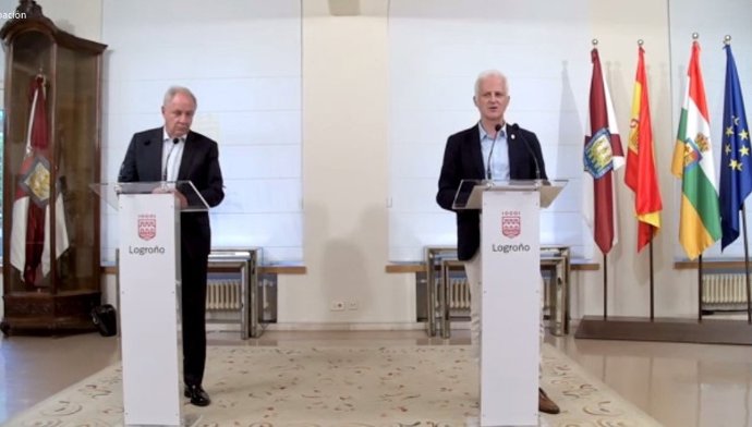 El alcalde de Logroño, Pablo Hermoso de Mendoza, y el presidente de Fundación Mémora, Santiago De Torres.