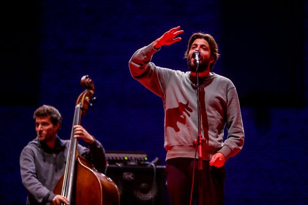 El vencedor en 2017 del festival de Eurovisión representando a Portugal, Salvador Sobral, actúa en un concierto en los Veranos de la Villa, a 6 de julio de 2021, en Conde Duque, Madrid, (España). 