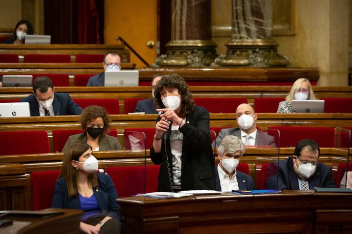 Archivo - Arxiu - La consellera d'Acció Climtica, Alimentació i Agenda Rural de la Generalitat, Teresa Jord, al Parlament