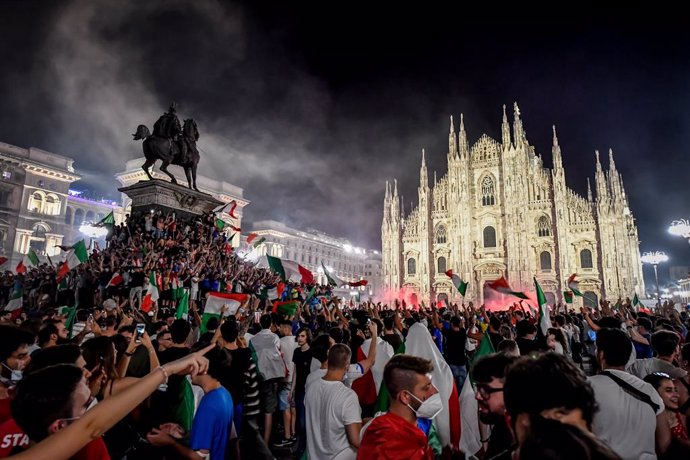 12 July 2021, Italy, Milan: Italy fans celebrate at Piazza Duomo after winning the European Championship for the first time since 1968 with a 3-2 victory on penalties over England in the 2020 final at Wembley. Photo: Claudio Furlan/LaPresse via ZUMA Pre