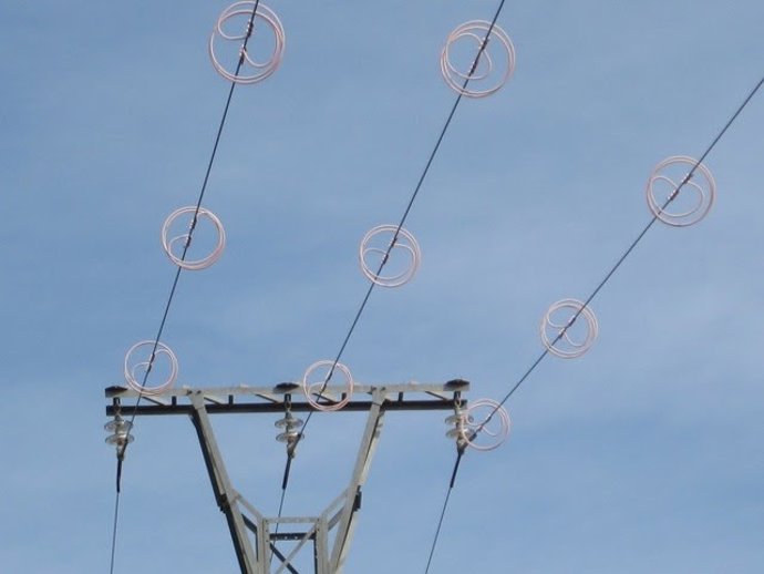 Línea eléctrica en Banyeres del Peneds (Tarragona)
