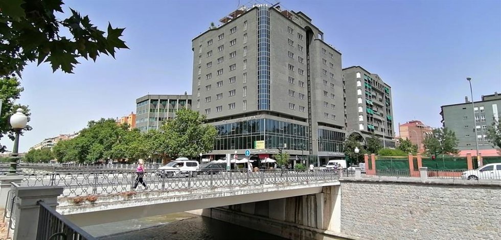 La Junta pone en venta locales comerciales de su propiedad en el Albaicín y San Antón