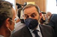 Ábalos dice que conservará "de momento" su escaño en el Congreso y que  la decisión final de su cese la supo el sábado