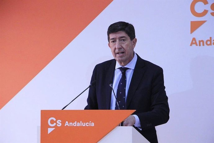 El vicepresidente de la Junta y coordinador autonómico de Ciudadanos (Cs) en Andalucía, Juan Marín, en rueda de prensa en la sede de Cs Andalucía.