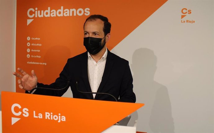 El coordinador de Cs La Rioja, Pablo Baena, en comparecencia de prensa