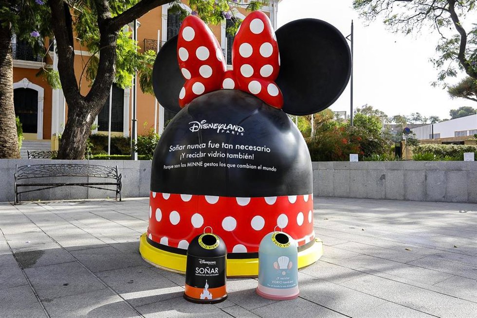 Contenedores de reciclaje dedicados a Disney.