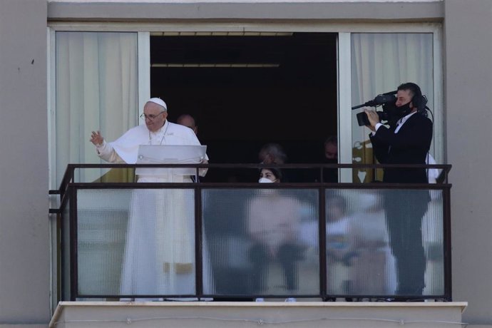 El Papa durante el rezo de Ángelus del pasado domingo dede el hospital donde se recupera de su operación de colon