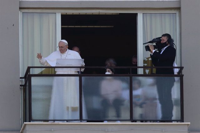 11 July 2021, Italy, Rome: Pope Francis (L) delivers Angelus prayer from his room's window at Gemelli Hospital for the first time since undergoing intestinal surgery a week ago. Photo: Evandro Inetti/ZUMA Wire/dpa