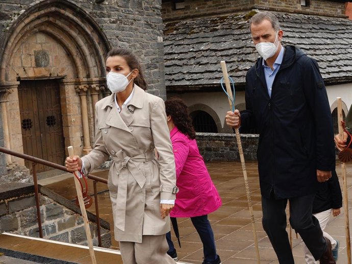 Los Reyes han realizado un pequeño tramo del Camino de Santiago