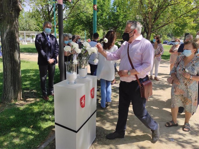 La ciudad rinde homenaje de a las víctimas del atentado del Hotel Corona de Aragón en su 42 aniversario.