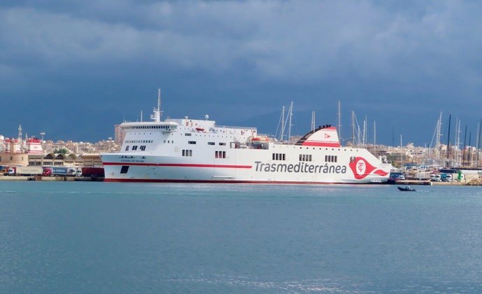 Buque 'Ciudad de Palma' de Transmediterránea.