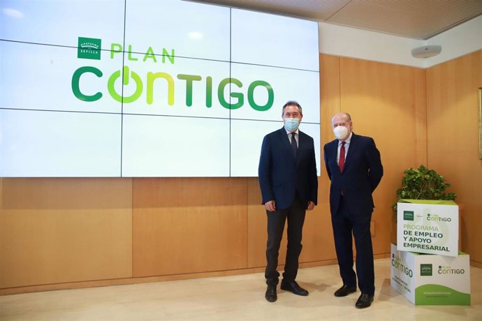 Juan Espadas y Fernando Rodríguez Villalobos, durante la rueda de prensa