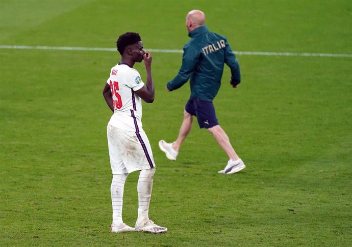 12 July 2021, United Kingdom, London: England's Bukayo Saka stands dejected following  the UEFA EURO 2020 final soccer match between Italy and England at Wembley Stadium. Photo: Mike Egerton/PA Wire/dpa