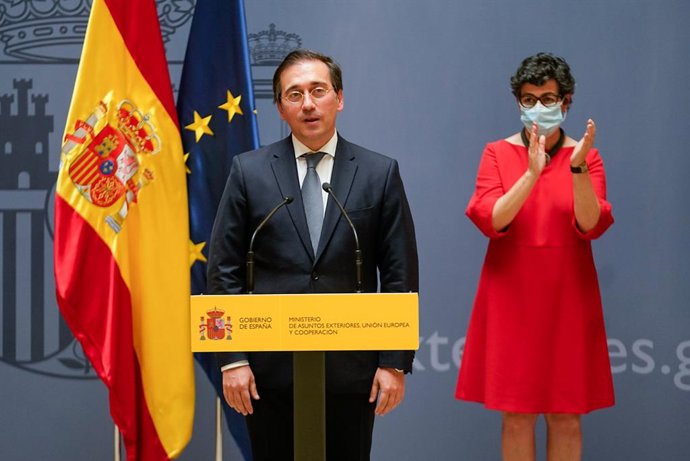 El nuevo ministro de Asuntos Exteriores, Unión Europea y Cooperación, José Manuel Albares, interviene tras recibir la cartera ministerial de manos de su predecesora, Arancha González Laya.