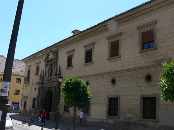 Archivo - Facahada del centro Provincial de Drogodependencias de Granada, en el antiguo Hospital de San Juan de Dios