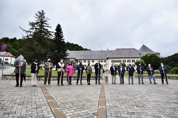 Foto de familia de los asistentes a la ceremonia de apertura del Año Jacobeo 2021-2022, a 12 de julio de 2021, en Roncesvalles, Navarra, (España). El Camino de Santiago de Compostela, fue declarado por la UNESCO Patrimonio Mundial de la Humanidad en su 