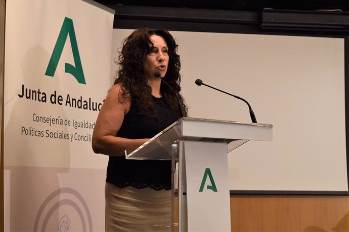 La consejera de Igualdad, Políticas Sociales y Conciliación, Rocío Ruiz, durante un acto de presentación de políticas sociales