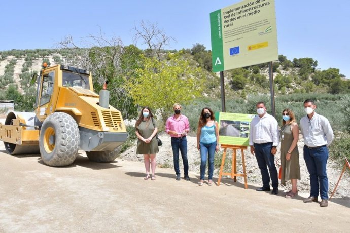 La Junta acondiciona la vía pecuaria Vereda de la Fuente de la Hoya en Montefrío (Granada) como infraestructura de uso agrario