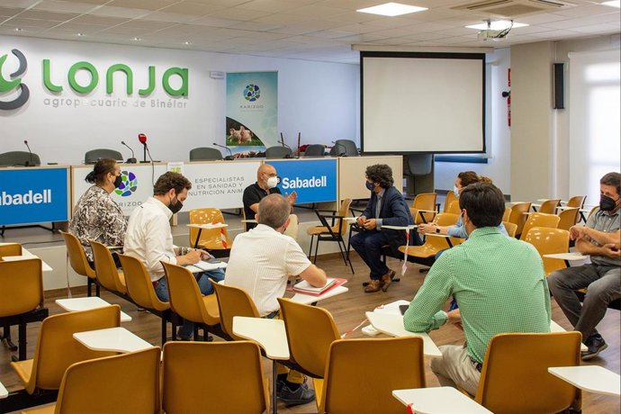 El PP muestra su apoyo al sector agropecuario del Alto Aragón y pide la dimisión del ministro Garzón.