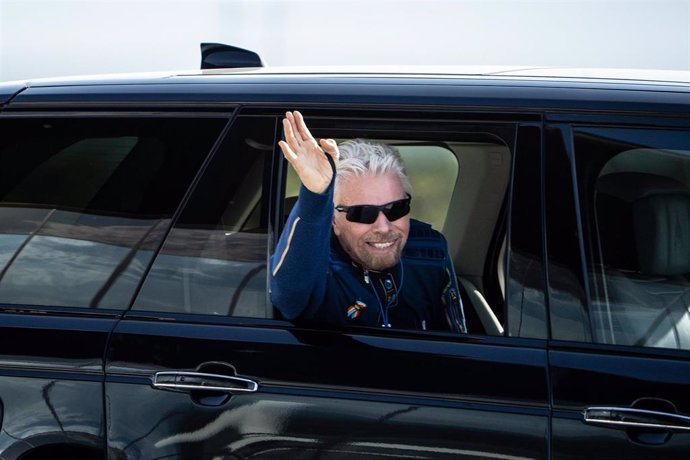 11 July 2021, US, Truth or Consequences: British entrepreneur Richard Branson waves as he arrives at Spaceport America in the south-western US state hours before travelling to the edge of space aboard a Virgin Galactic space vessel. Photo: Roberto E. Ro