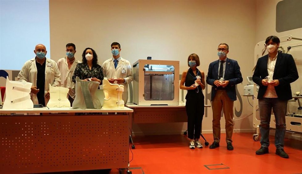 Presentación del prototipo de corsé de impresión 3D en el HUCA