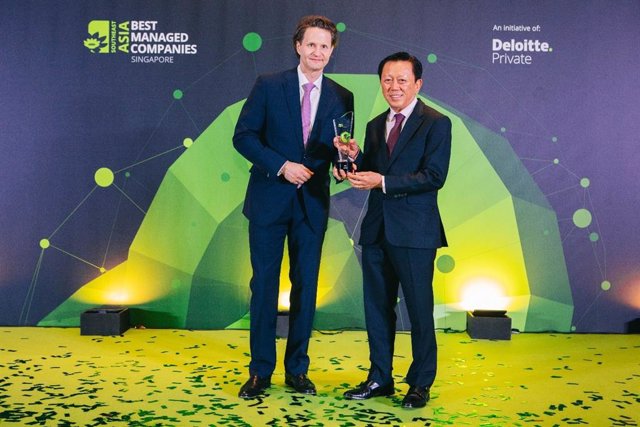 Chairman Mr Patrick Chong & Group CEO Dr Wolfgang Baier of LUXASIA receiving the Singapores Best Managed Companies award, conferred by Deloitte