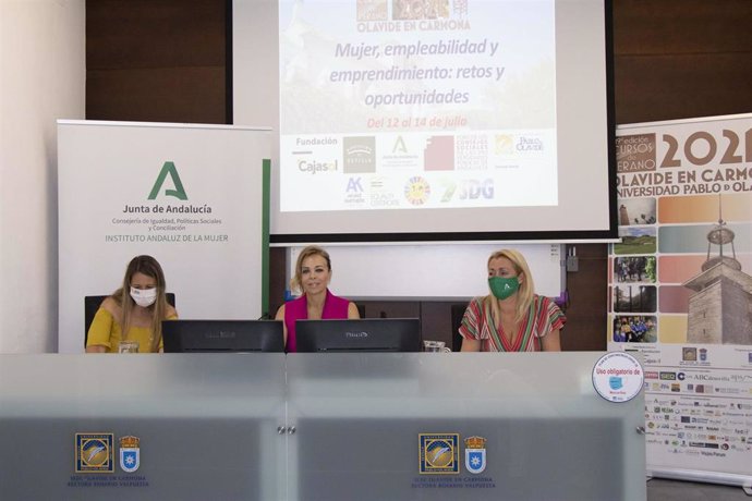 Acto inaugural del seminario 'Mujer, empleabilidad y emprendimiento: retos y oportunidades', dentro de la programación de los Cursos de Verano de la UPO en Carmona (Sevilla)