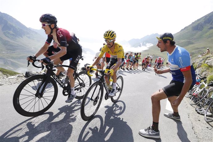 Archivo - British Geraint Thomas of Team Ineos and French Julian Alaphilippe of Deceuninck - Quick-Step wearing the yellow jersey of leader in the overall ranking in action during stage 14 of the Tour de France cycling race from Tarbes to Tourmalet Bare