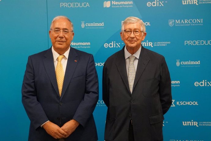 Roberto Fernández, expresidente de la CRUE, y Rafael Puyol, presidente de UNIR, en el Seminario Los Futuros de la Universidad, organizado por UNIR