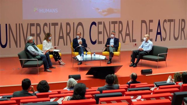 Presentación en el HUCA del Consenso Autonómico por la humanización de la atención a personas con esclerosis múltiple