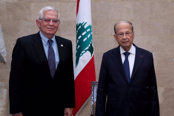 HANDOUT - 19 June 2021, Lebanon, Baabda: Lebanese President Michel Aoun (R) receives Josep Borrell, High Representative of the European Union for Foreign Affairs and Security Policy, prior to their meeting at the Baabda Presidential Palace. Photo: -/Dal