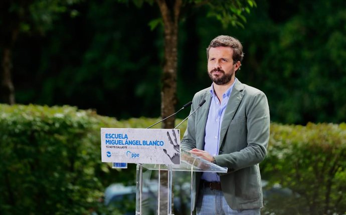 El presidente del PP, Pablo Casado, durante la clausura de la Escuela de Verano Miguel Ángel Blanco, a 11 de julio de 2021, en Ermua, Euskadi (España). 
