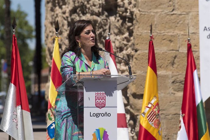 La presidenta de la Rioja, Concha Andreu, interviene durante la Declaración de Cooperación Institucional en el Camino de Santiago Francés, a 26 de junio de 2021, en Logroño, La Rioja (España).