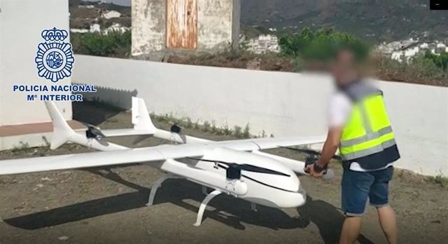 Imagen del dron de gran envergadura intervenido por la Policía Nacional para el transporte de droga entre MArruecos y España por parte de una organización criminal