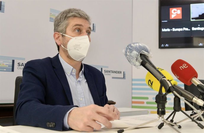 Archivo - El portavoz del equipo de Gobierno de Santander, Javier Ceruti