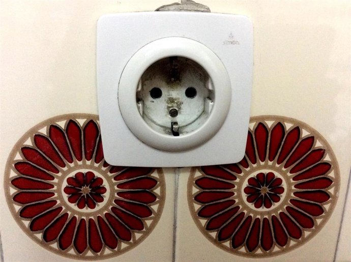 Archivo - Enchufe, enchufes, electricidad, red eléctrica