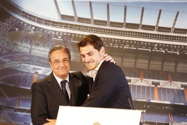 Archivo - Iker Casillas y Florentino Pérez en la despedida del jugador del club