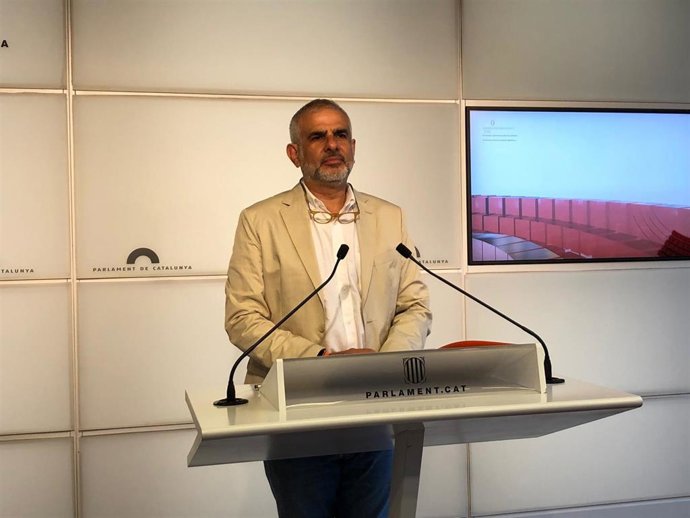 El líder de Cs en Catalunya, Carlos Carrizosa, en rueda de prensa en el Parlament a 13 de julio de 2021.