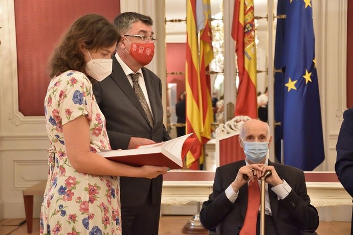 Entrega de la memoria 2020 del CVC a Les Corts Valencianes