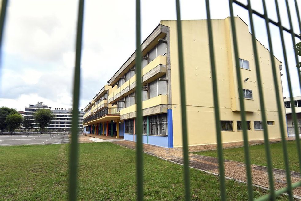 Archivo - CEIP. R.Macías Picavea en el primer día del curso escolar 2020-2021, en Santoña (Cantabria)