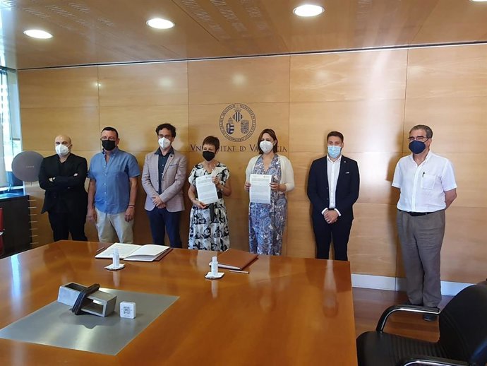 La Conselleria de Calidad Democrática y la Universitat de Valncia (UV) han firmado un convenio de colaboración que permitirá desarrollar proyectos de investigación e innovación en la identificación de las víctimas de la Guerra Civil y el franquismo.