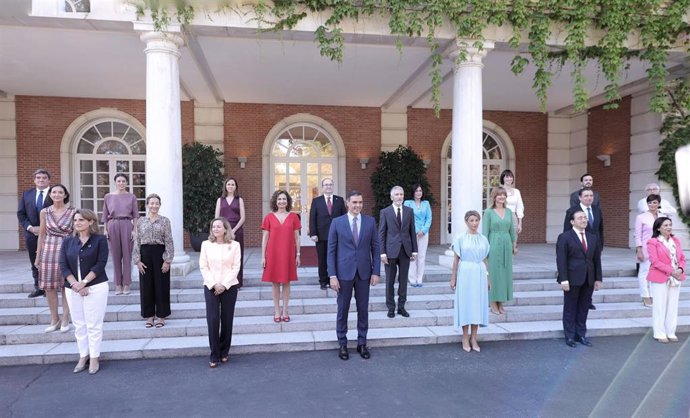 Presidente, vicepresidentas y ministros del actual gobierno de España.