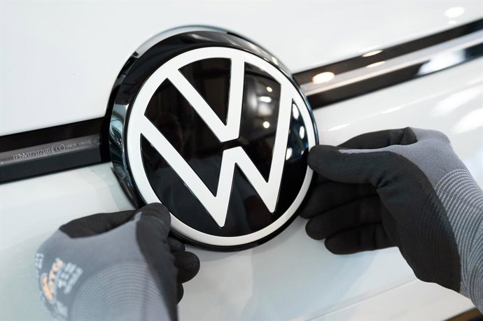 Archivo - Logo de Volkswagen. 