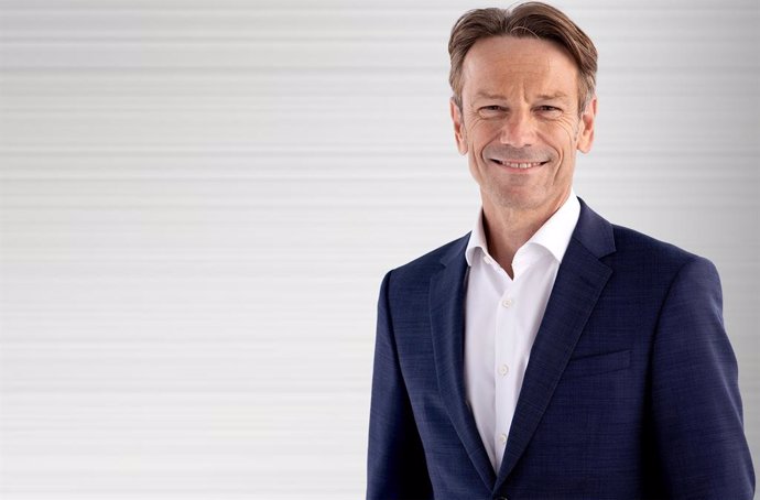 Stellantis 'pesca' en Renault y nombra a Uwe Hochgeschurtz nuevo consejero delegado de Opel.