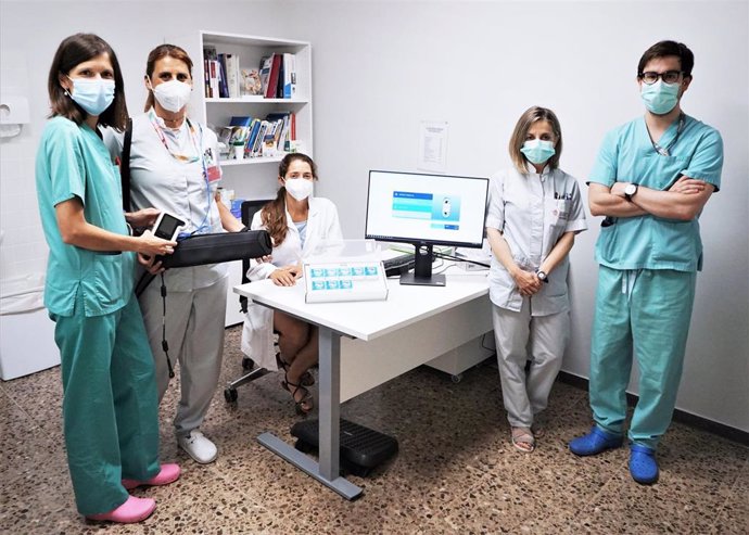 De izquierda a derecha: Dra. Ana Campillo, Cristina Garbayo (enfermera), Dra. Helena León, Conchi Pérez (enfermera) y Dr. Diego Martinez-Acitores