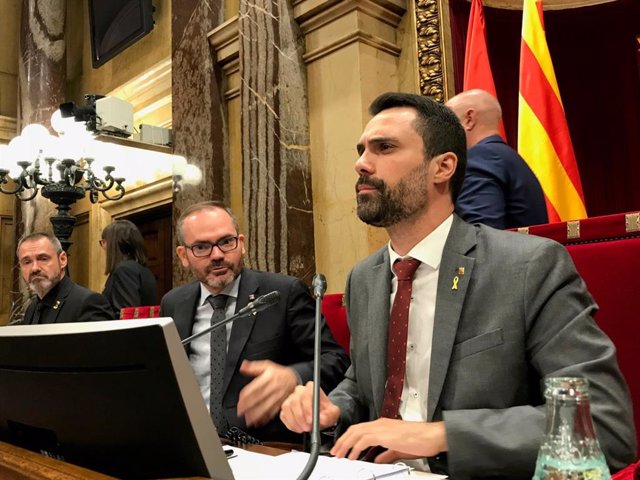 Archivo - Arxiu - Eusebi Campdepadrós, Josep Costa i Roger Torrent (Mesa del Parlament)