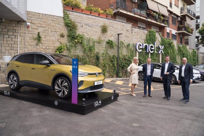 Enel X y Volkswagen se alían en movilidad eléctrica en Italia