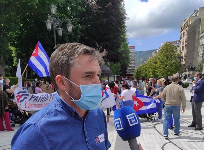 El diputado de Cs Luis Fanjul participa en la concentración organizada en Oviedo por la plataforma Embajada Cívica Cubana